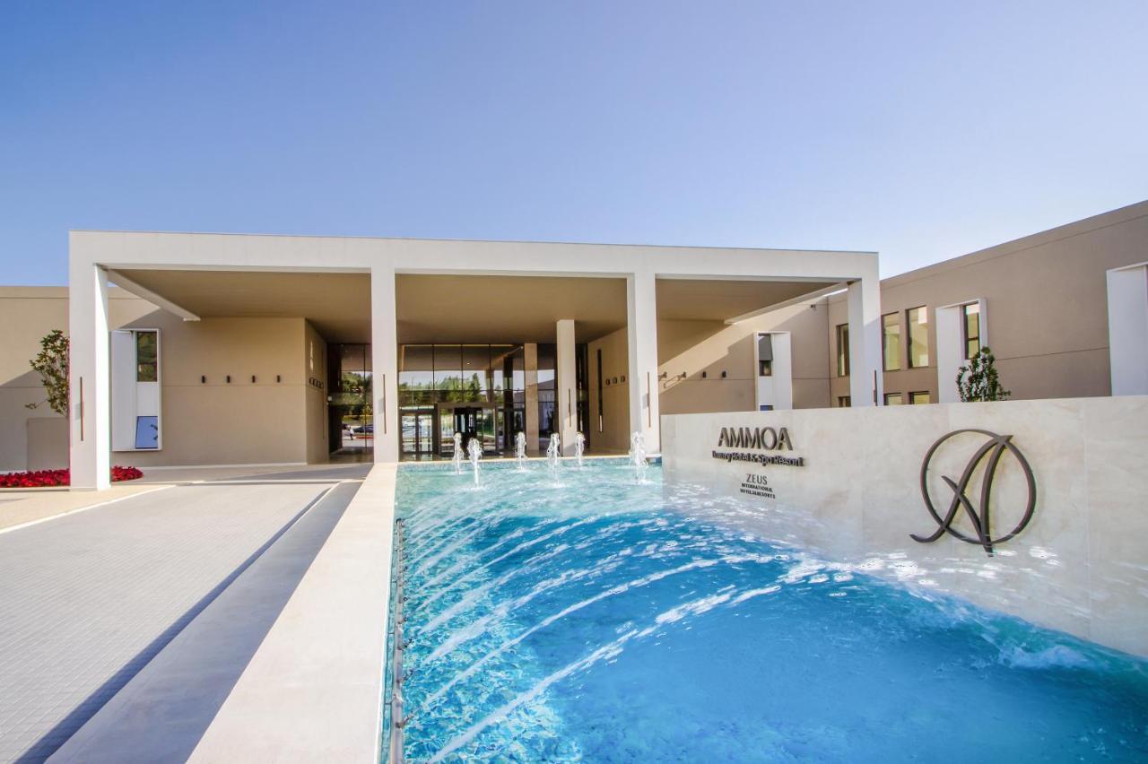 Ammoa Luxury Hotel & Spa Resort Nikiti  Exterior foto The entrance of AMAN Margaret Island