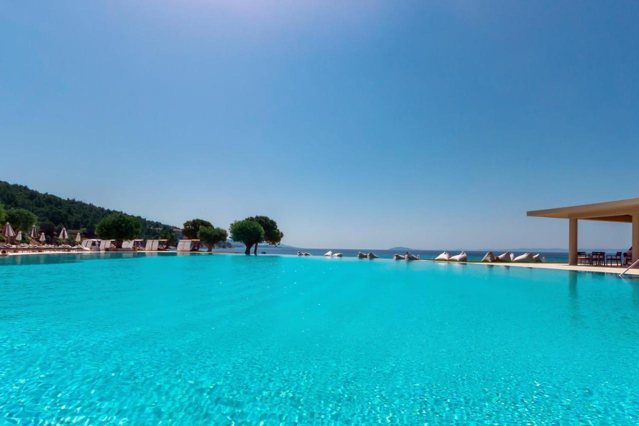 Ammoa Luxury Hotel & Spa Resort Nikiti  Exterior foto Infinity pool at the Hotel Porto Katakolo