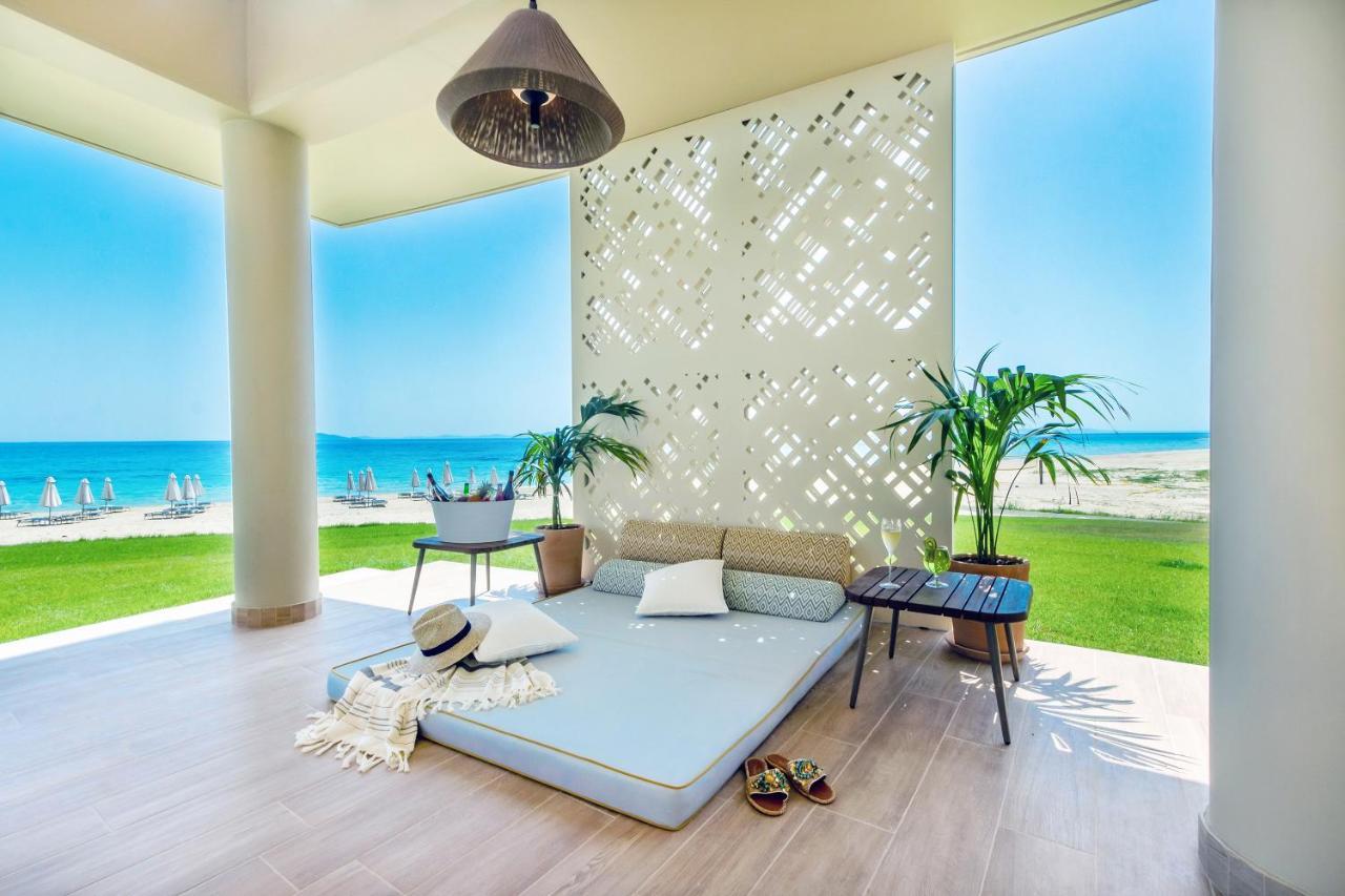 Ammoa Luxury Hotel & Spa Resort Nikiti  Exterior foto The beach at the hotel