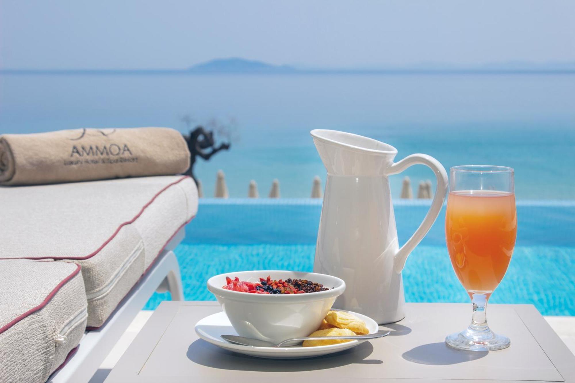 Ammoa Luxury Hotel & Spa Resort Nikiti  Exterior foto Poolside at AMWOA