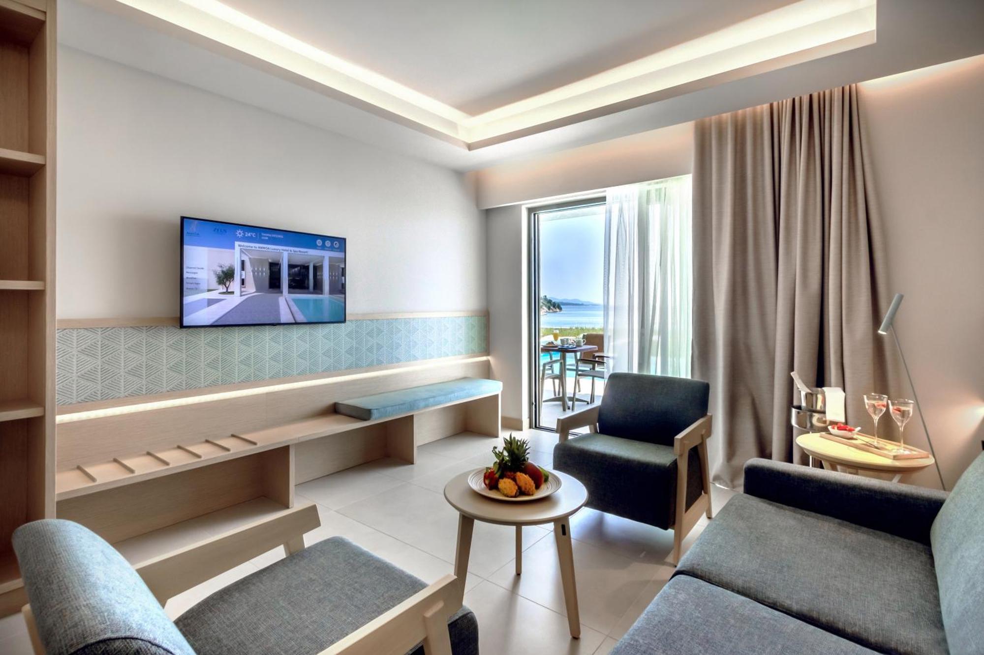 Ammoa Luxury Hotel & Spa Resort Nikiti  Exterior foto A room at the hotel